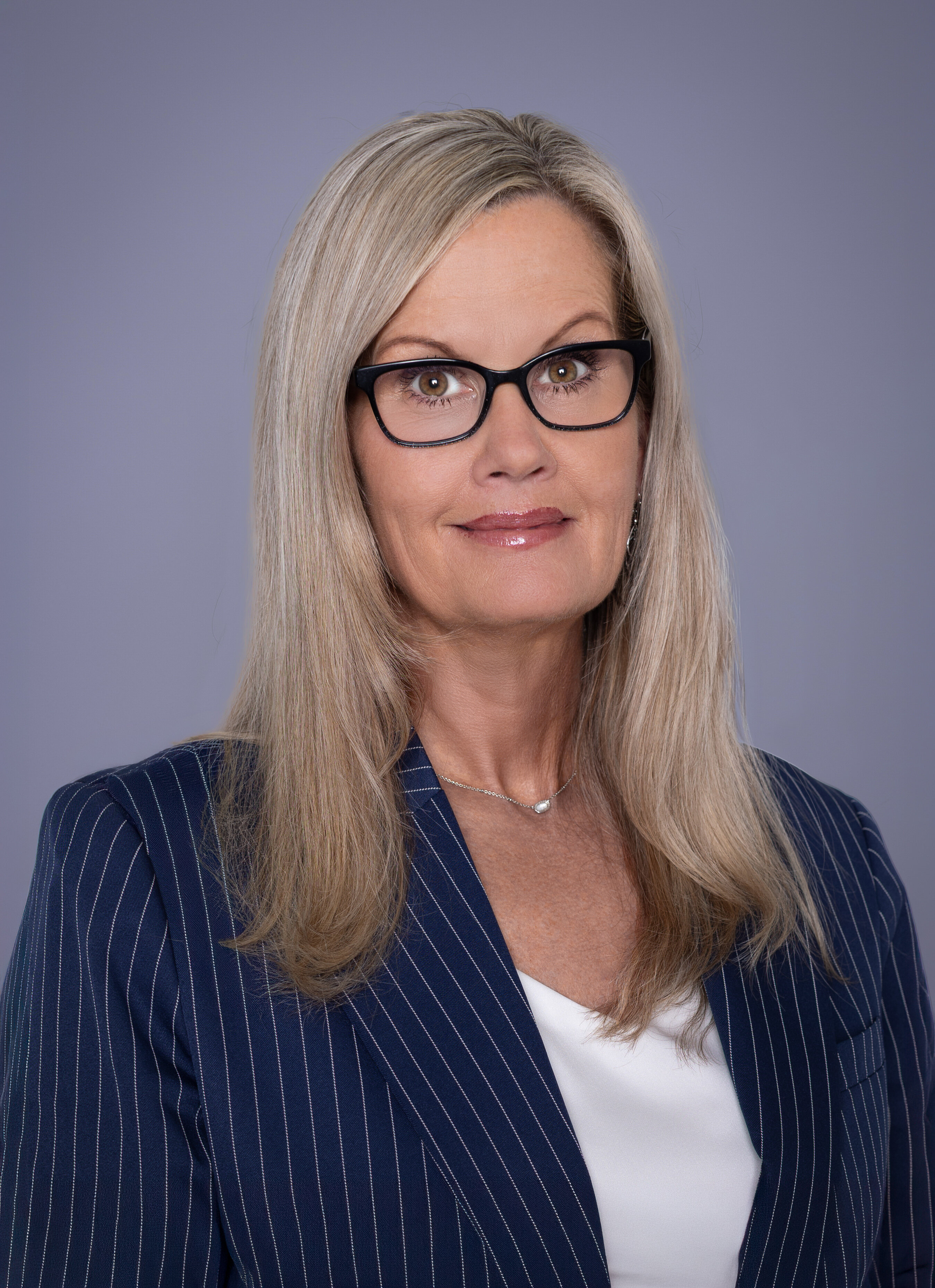 Corporate headshot by i-CanDee Photography