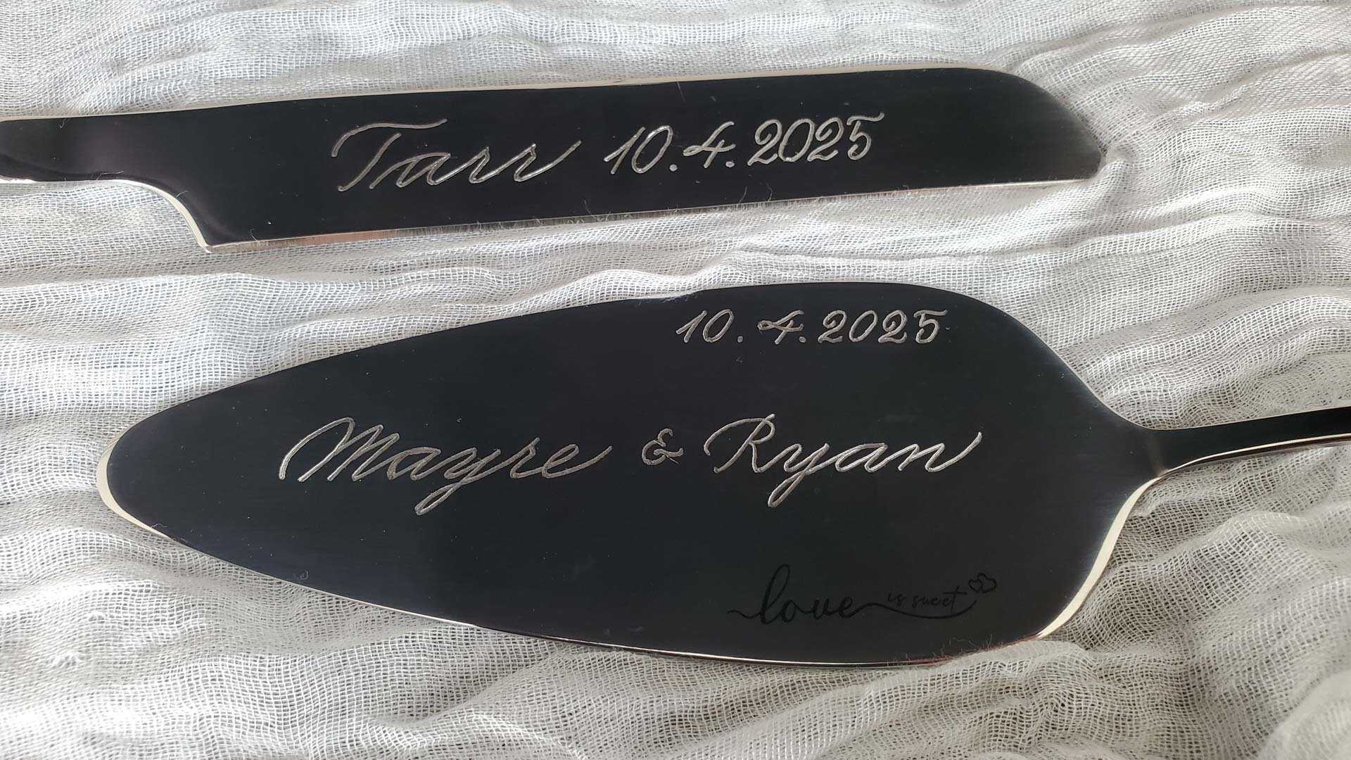 Wedding decor serving set engraved details