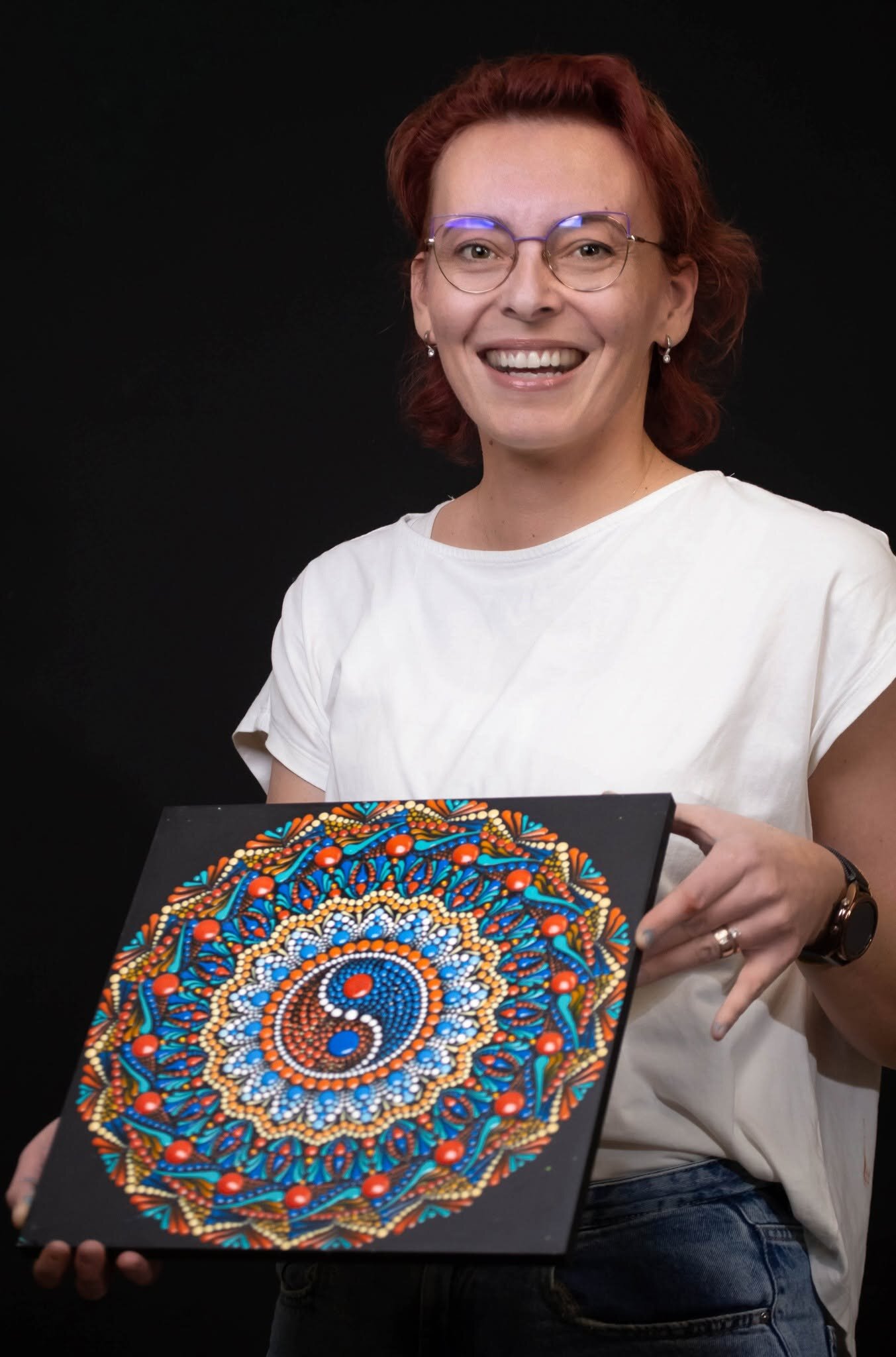 Mandală în puncte pictată de un participant la atelier