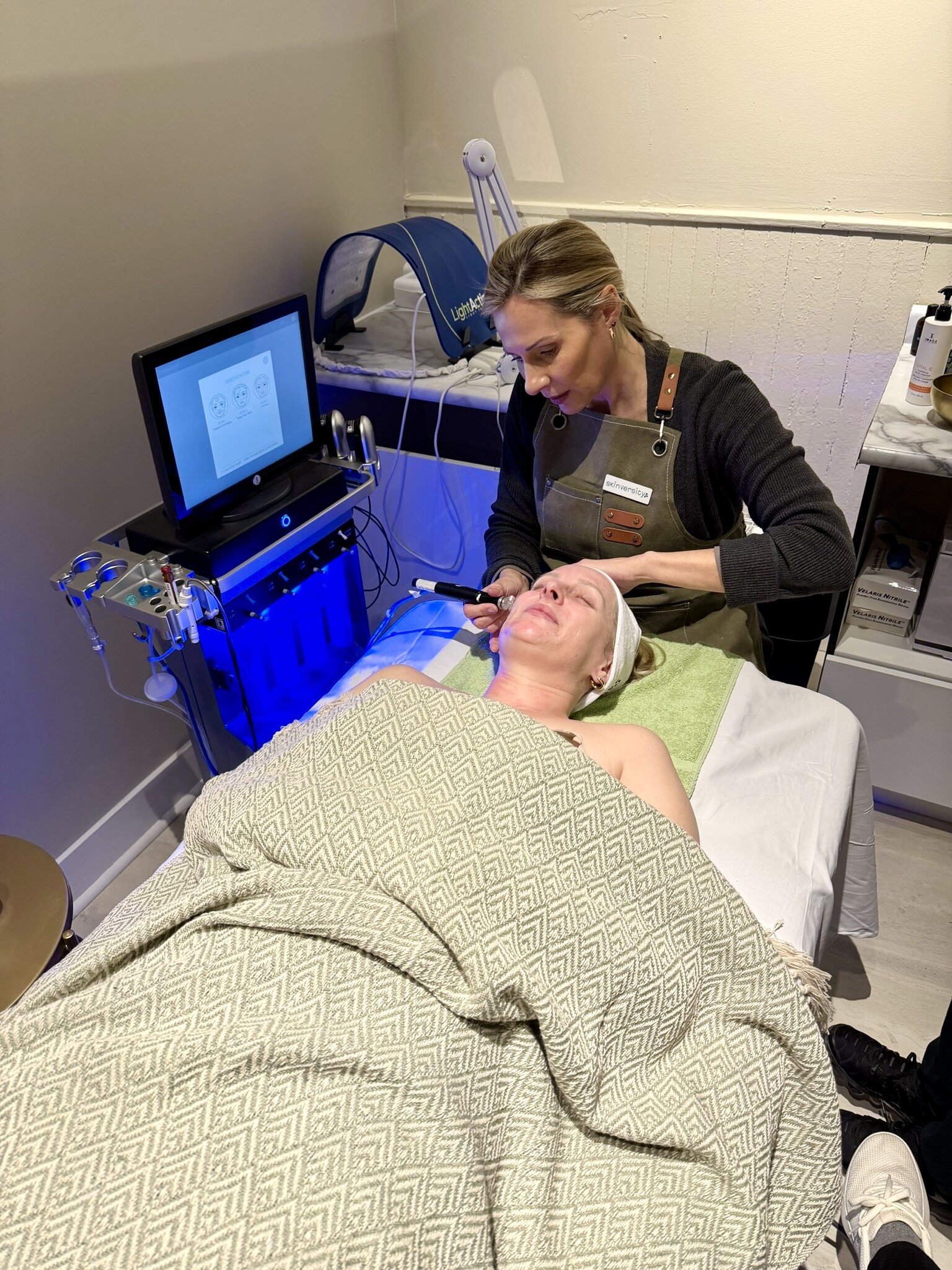 A Signature HydraFacial treatment at Skinversity