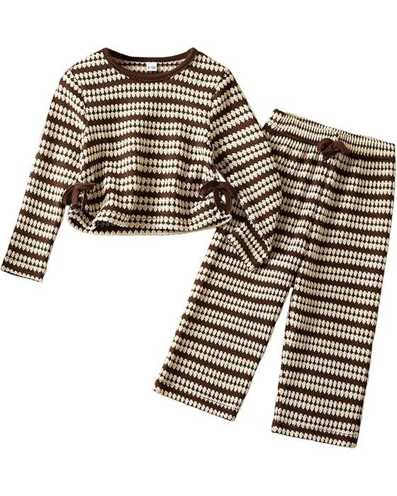 Brown Houndstooth Top + Pant Set — Young Girls fall family photo outfit idea