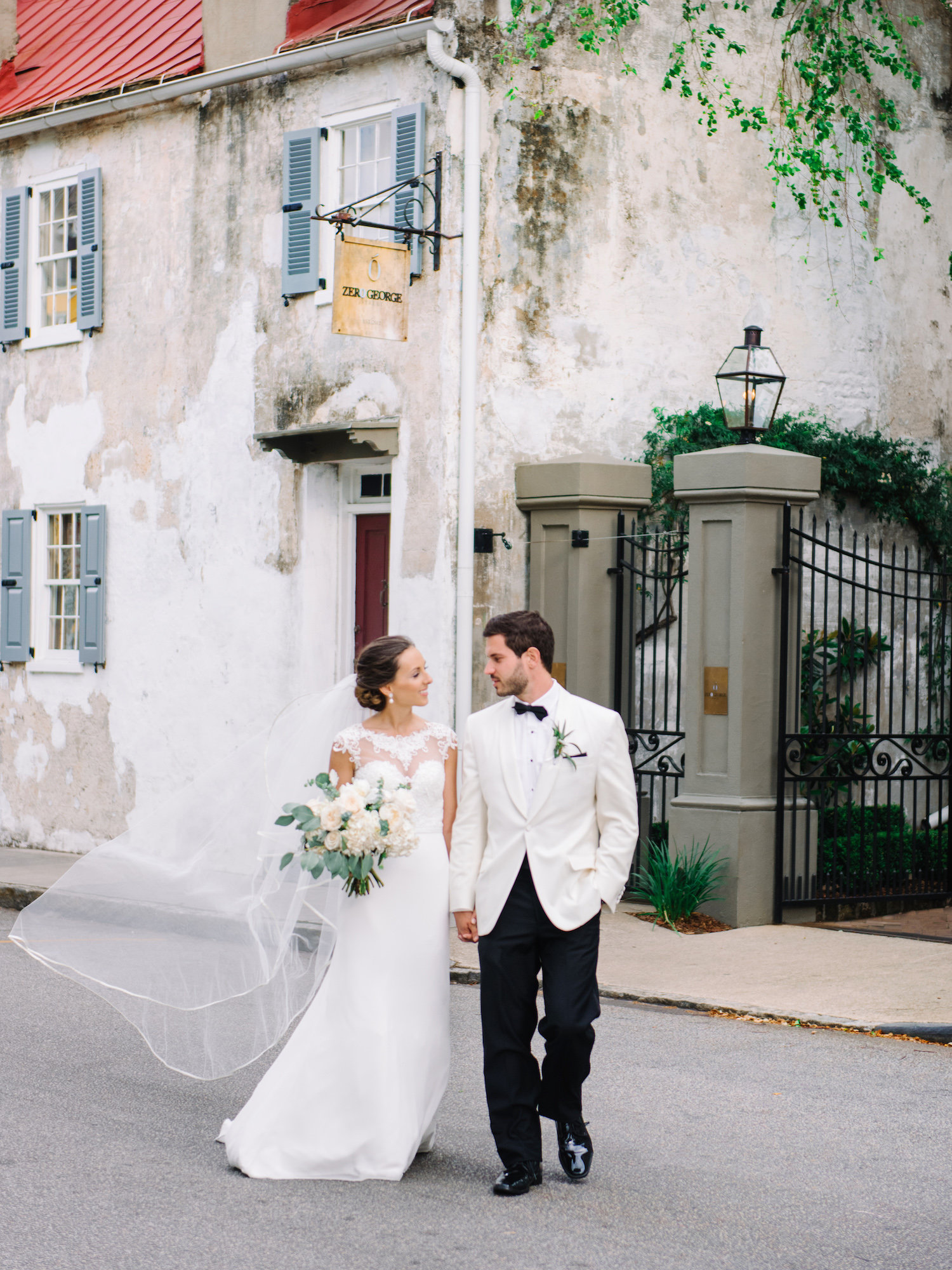 Charleston wedding photography at the Gadsden House, an intimate downtown Charleston wedding venue