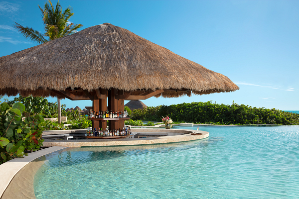 Manatees bar at Secrets Playa Blanca