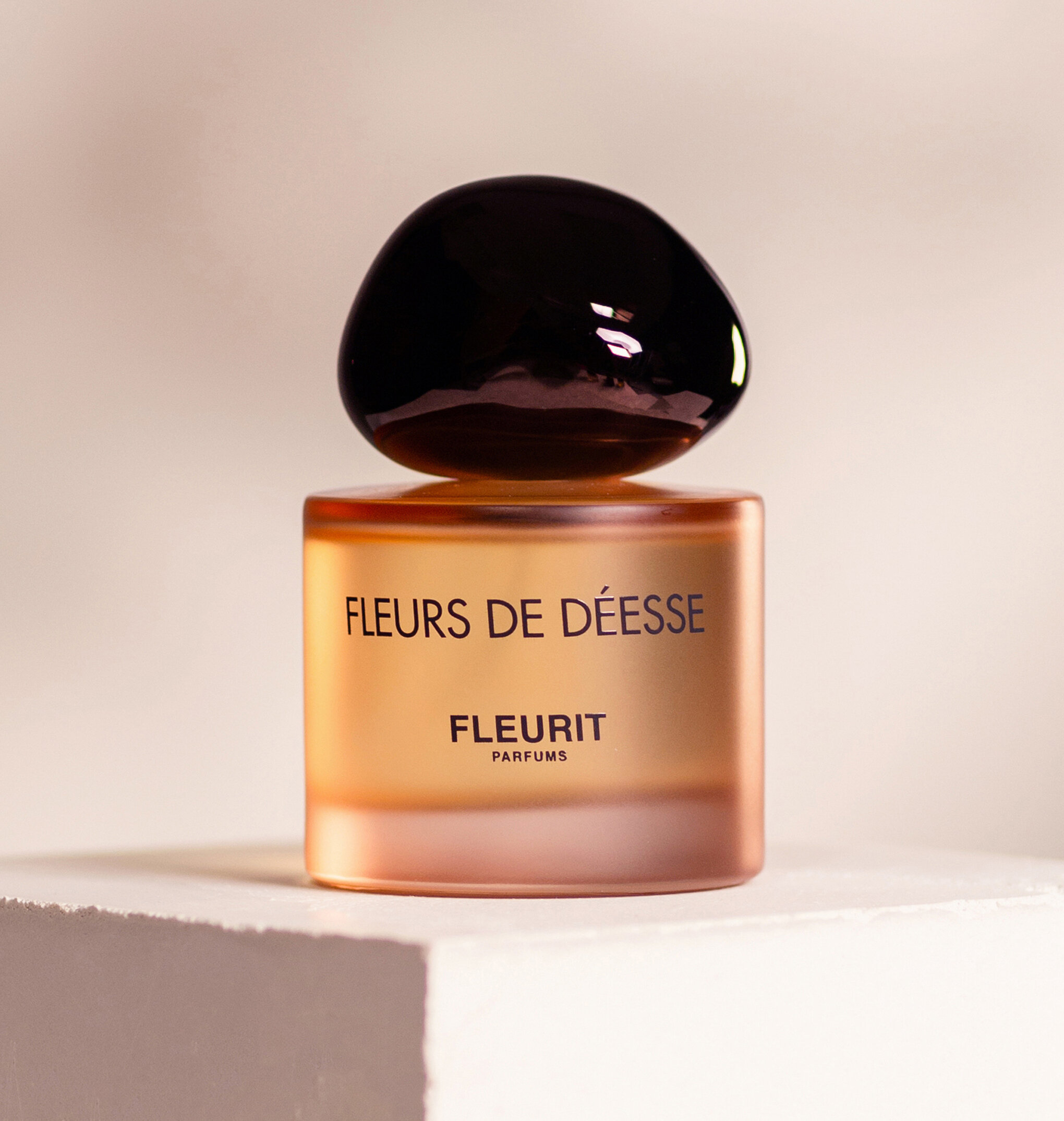 fleurs de déesse perfume bottle