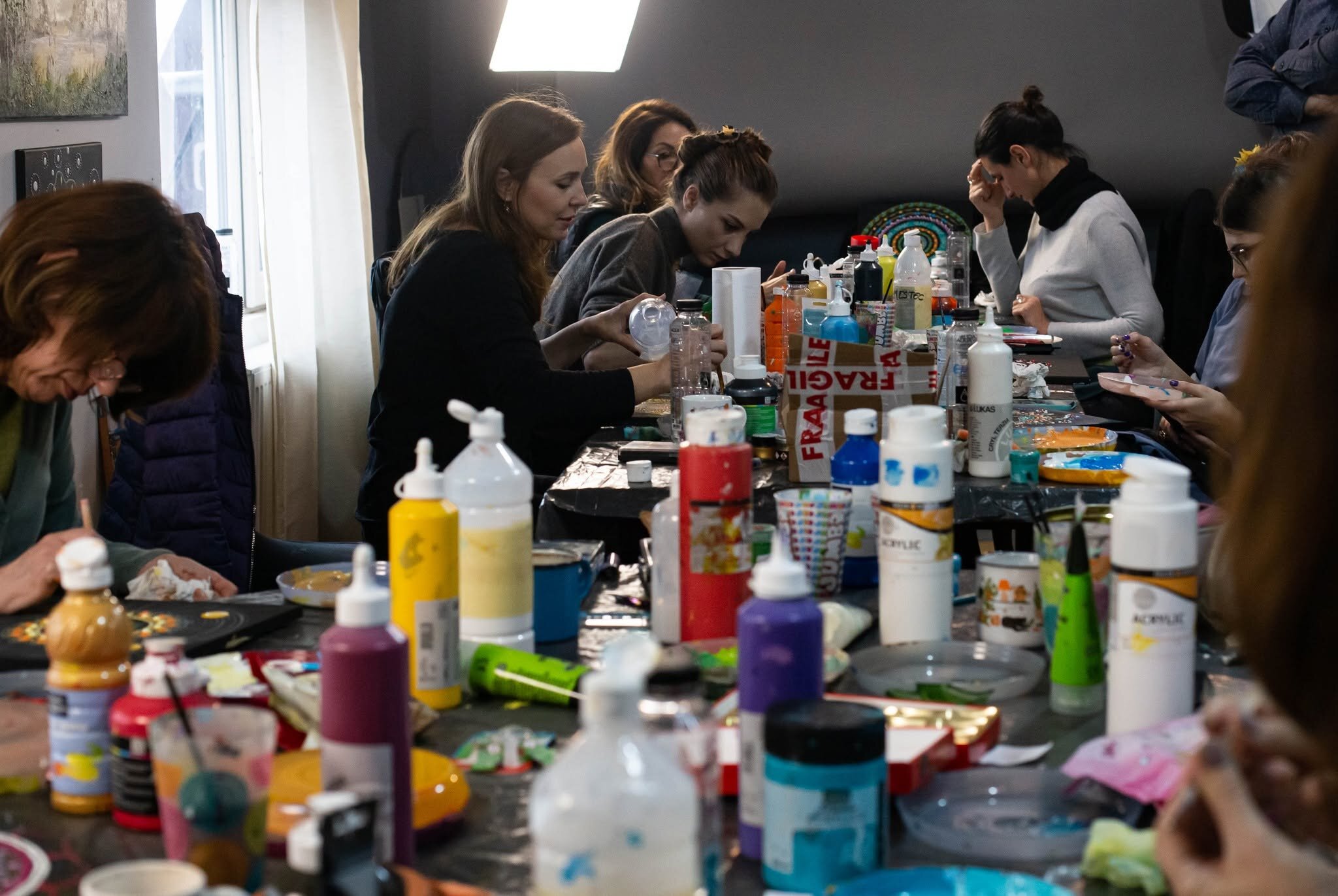 Moment de la atelierul de dot art
