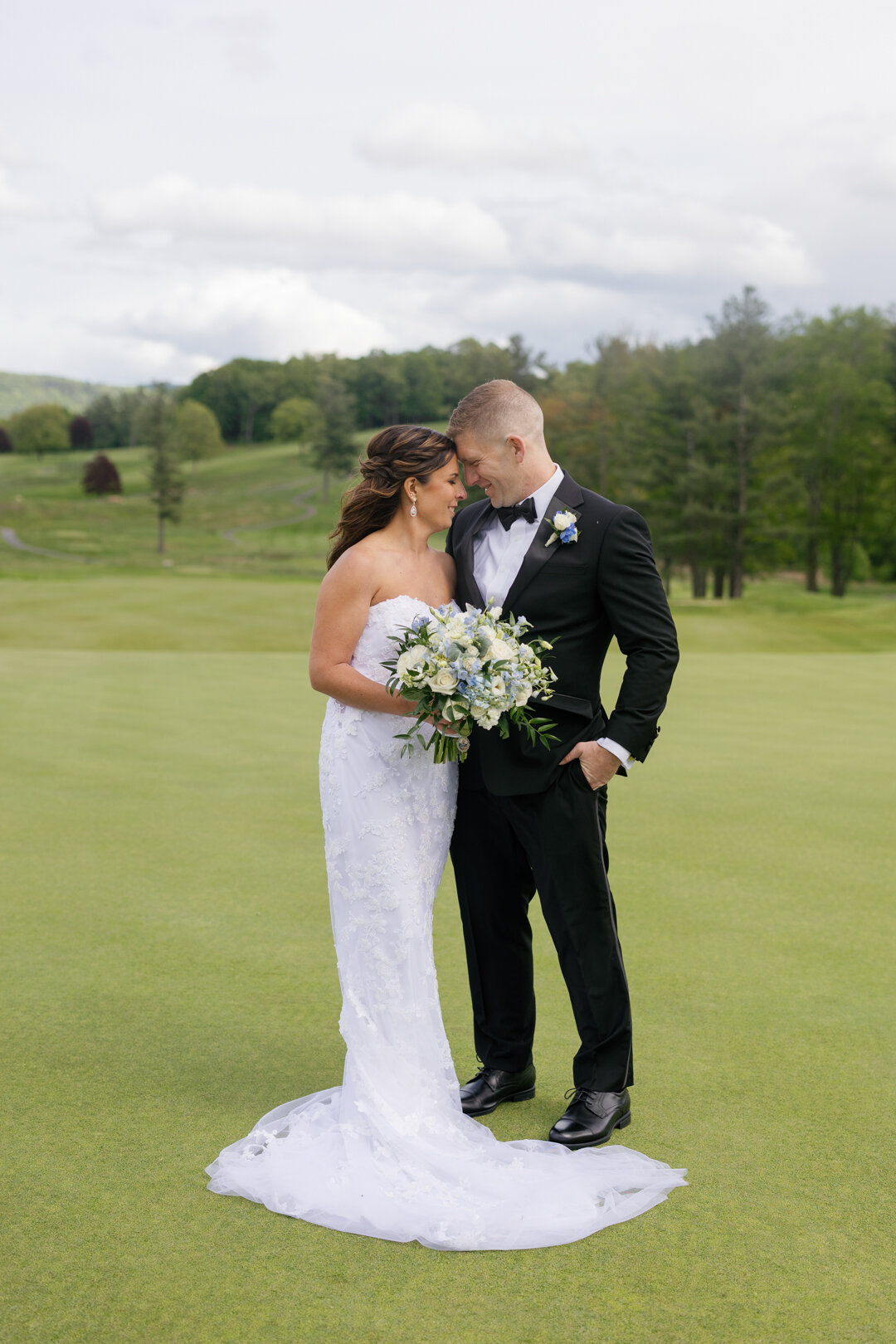 bride and groom at the country club of pittsfield