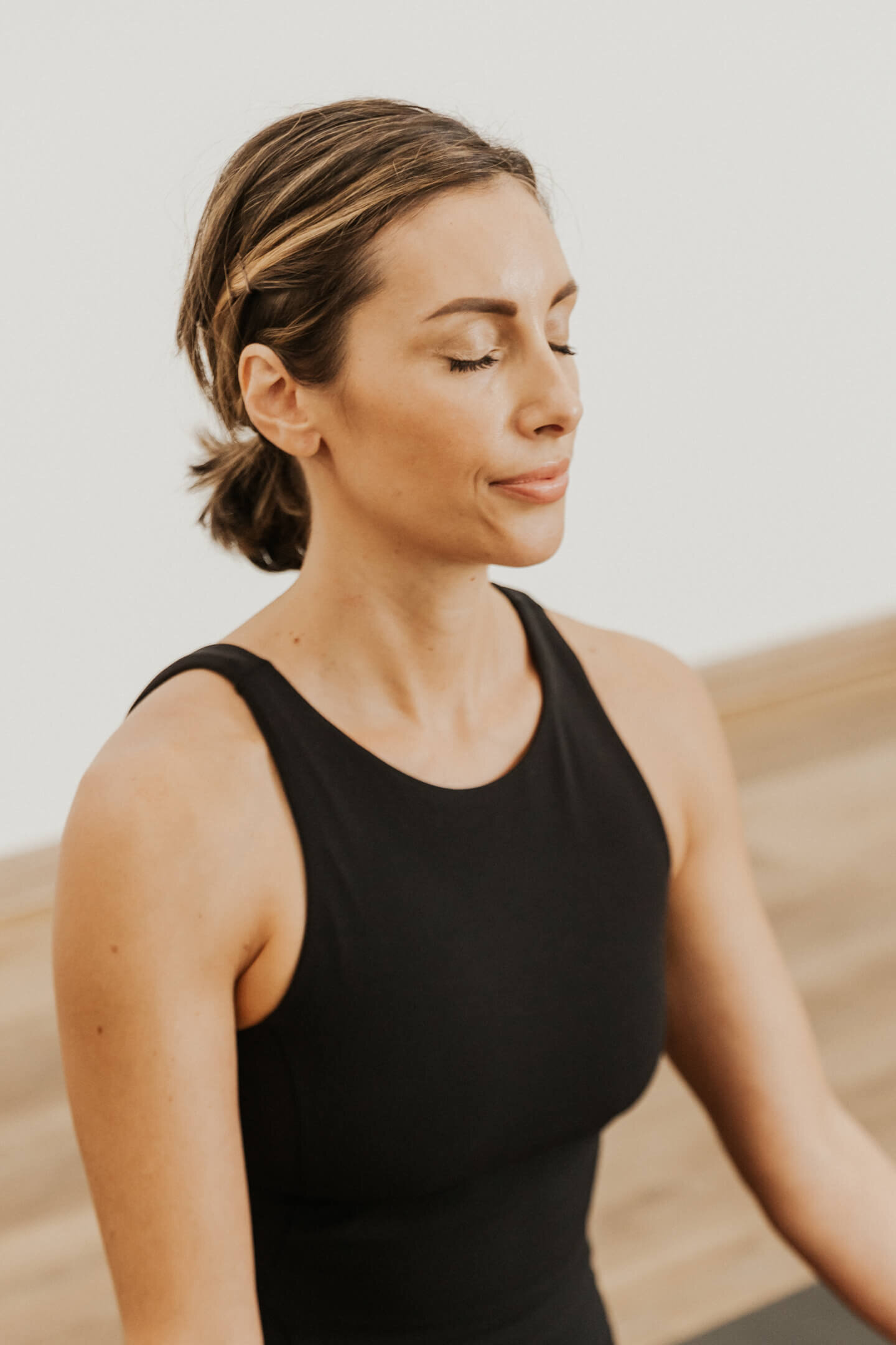Sarah Savidge practicing mindful meditation in our online yoga studio Cape Town.