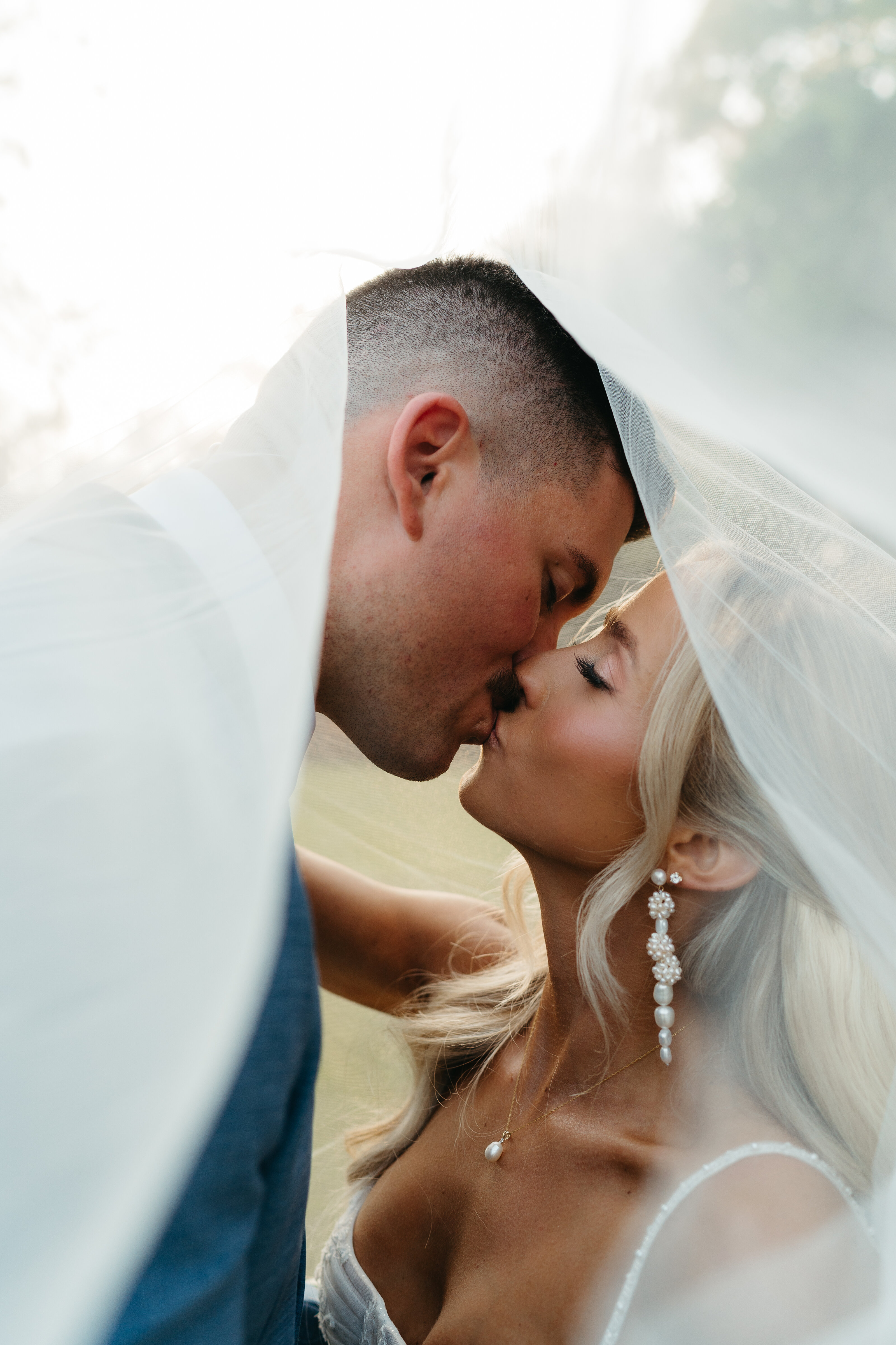 Veil kiss