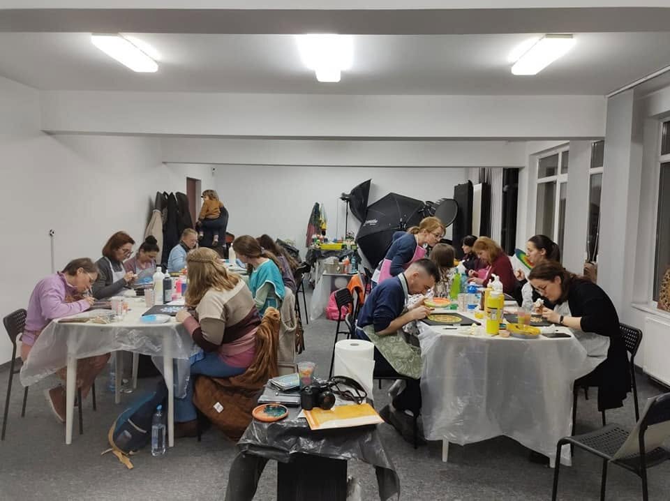 Moment de la atelierul de dot art