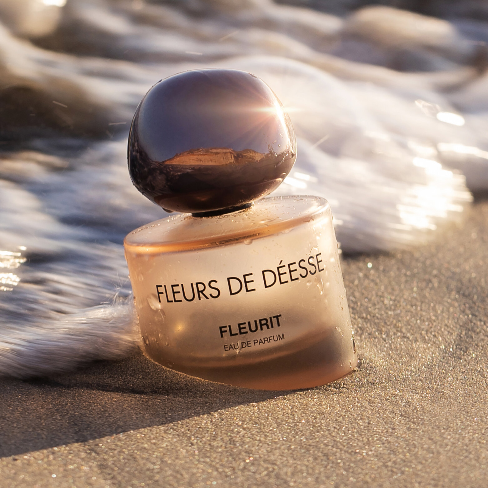 fleurs de déesse perfume lifestyle image