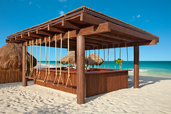 Barracuda bar at Secrets Playa Blanca