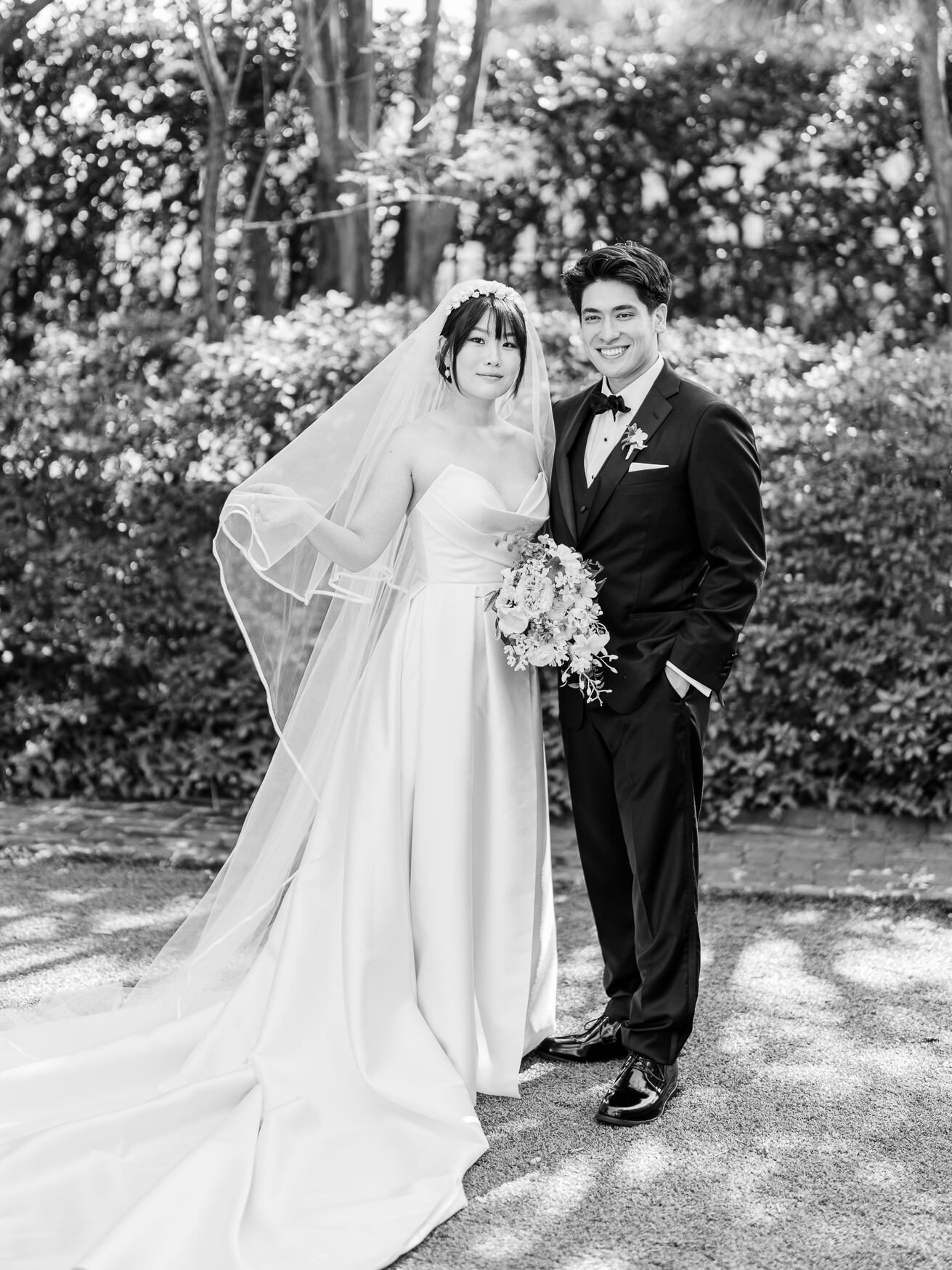 Charleston wedding photographers capturing a wedding beneath the oaks at the William Aiken House