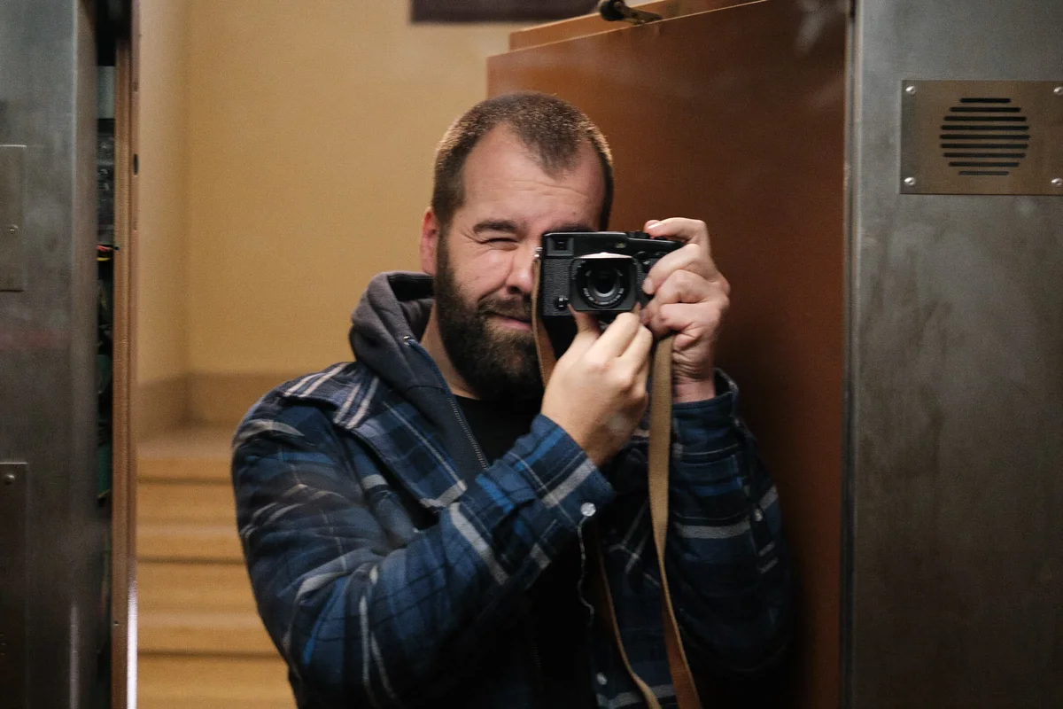 Keith Marrison photographing a wedding in Oxfordshire